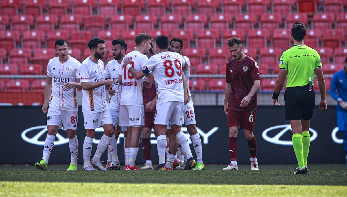 5 gollü maçta kazanan Antalya 5 gollü maçta kazanan Antalya
