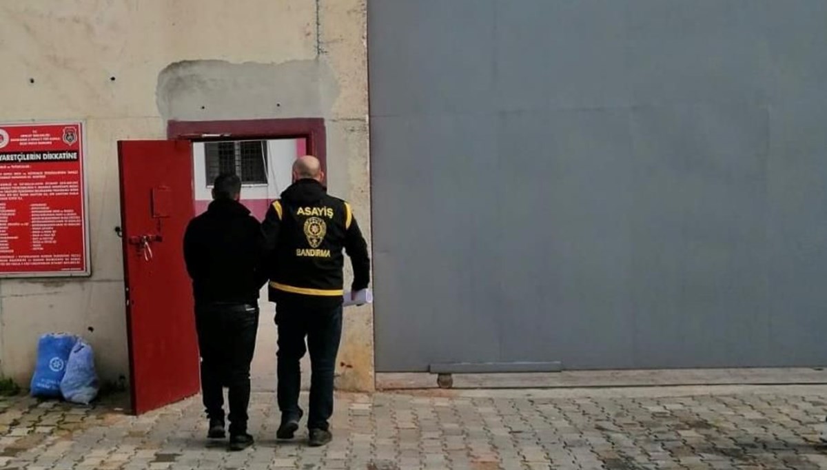 27 yıl hapis cezasıyla aranıyordu, Bandırma’da yakalandı 27 yıl hapis cezasıyla aranıyordu, Bandırma’da yakalandı