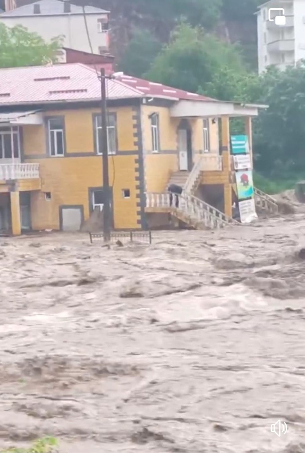 Karadeniz'i sel vurdu | Meteoroloji'den 17 il için uyarı üzerine uyarı: Sel, dolu ve heyelana dikkat! - 6