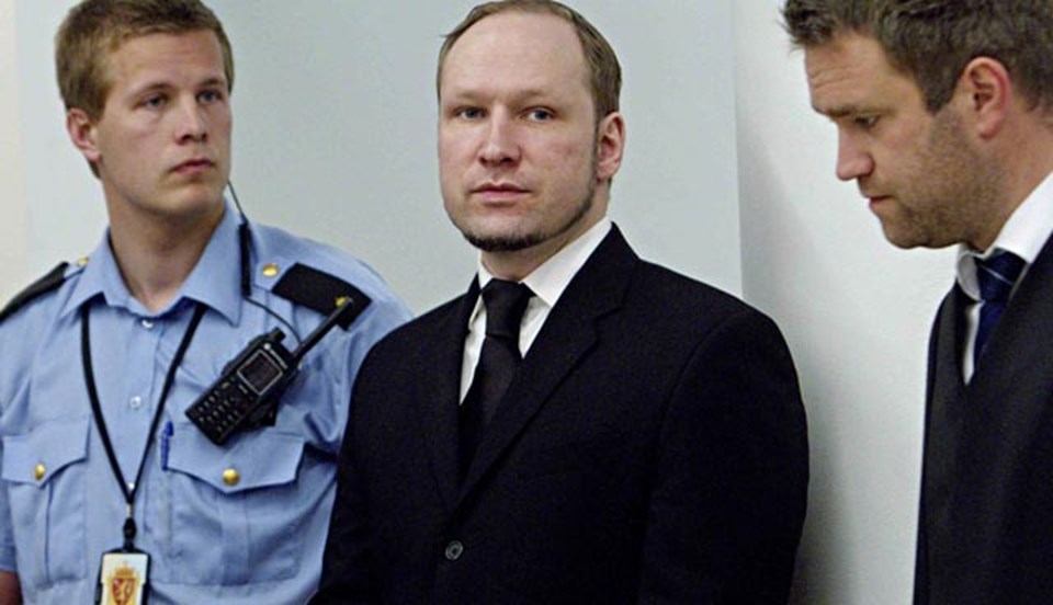 Breivik duruşmadayken o kendini yaktı  - 1