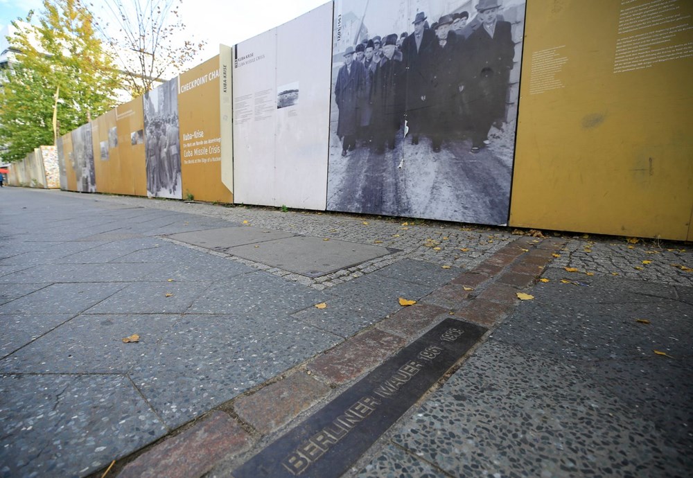 �Utanç duvarı� olarak anılan Berlin Duvarı 29 yıl önce yıkıldı Son