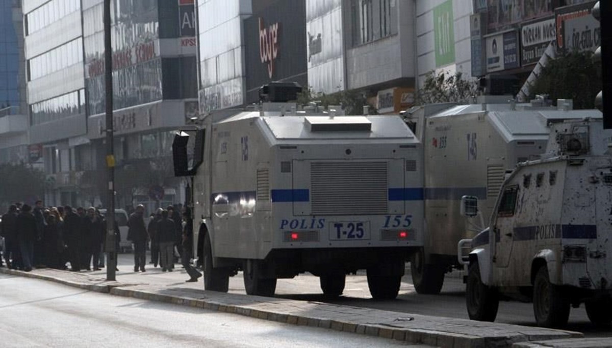 Van'da toplantı ve gösteri yürüyüşlerine geçici yasak Van'da toplantı ve gösteri yürüyüşlerine geçici yasak