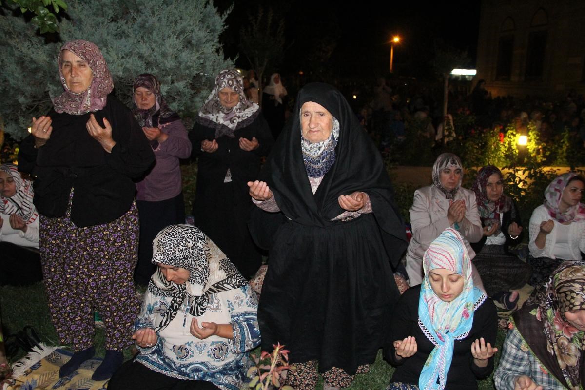 Kadir Gecesi'nde Camiler Doldu Taştı - Son Dakika Türkiye Haberleri ...