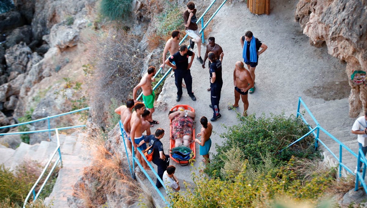 Antalya'da Rus turist falezlerden düştü Antalya'da Rus turist falezlerden düştü