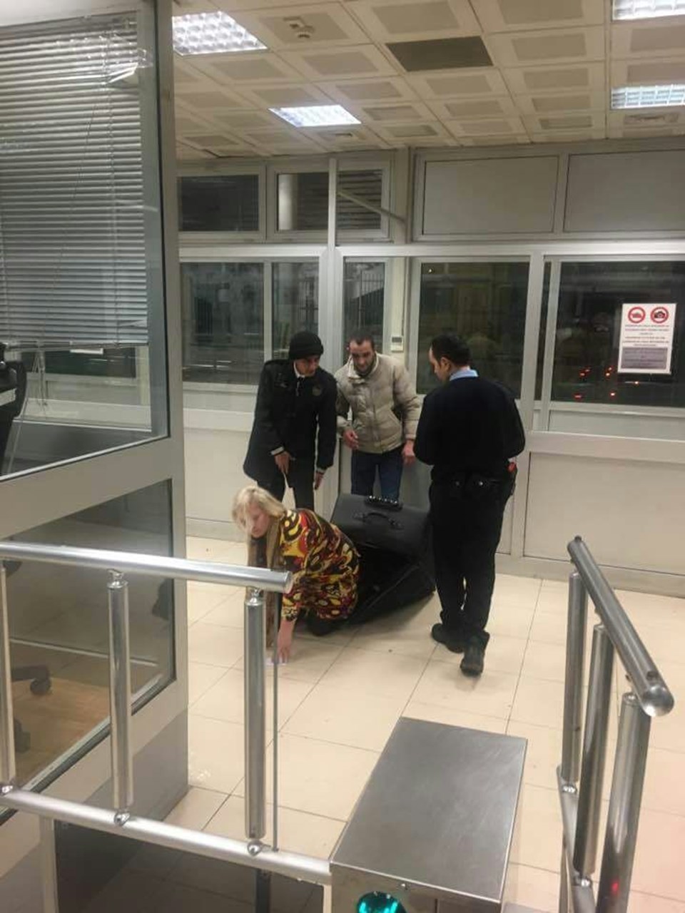 Valiz içinde Türkiye'ye giriş yaparken yakalandı - 1