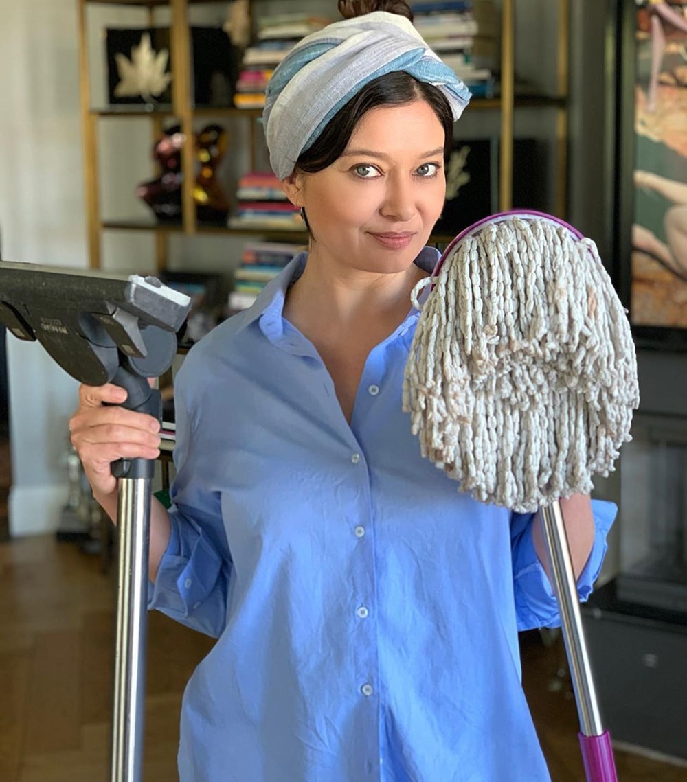 Corona g�nlerinde �nl�lerin ev halleri