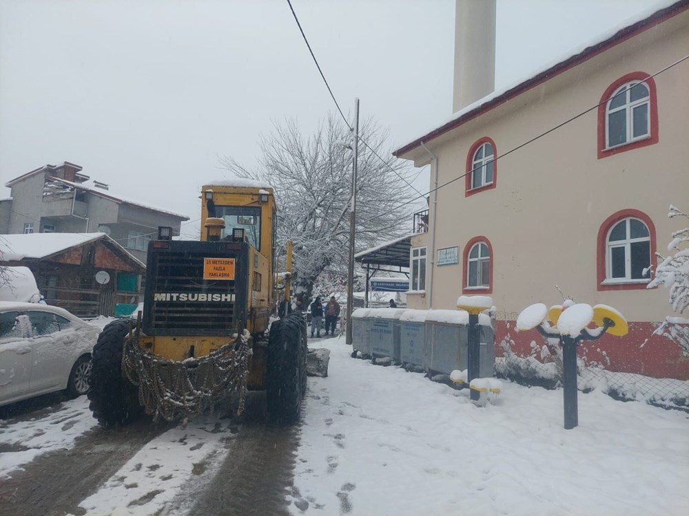 Bartın'ın iç bölümlerde kar tesirli oluyor; 19 köy yolu ulaşıma kapandı 75 97K8K TLqEO5 wMi1Di MA