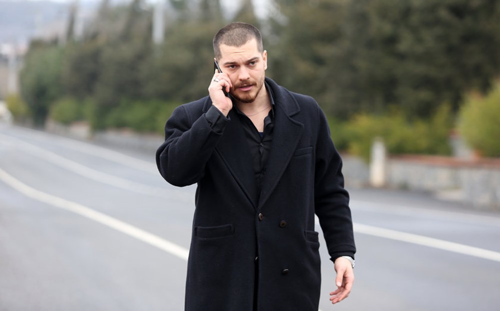 Актер сериала внутри фото