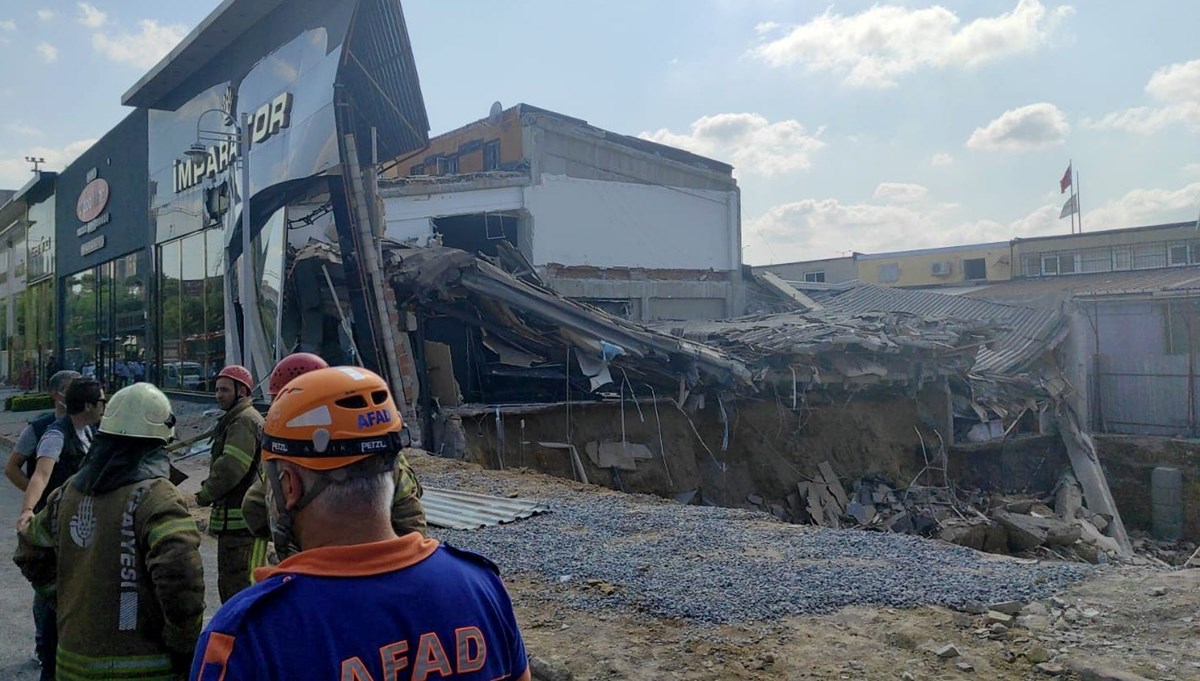 İstanbul'da Masko Mobilyacılar Sitesi'nde bina çöktü