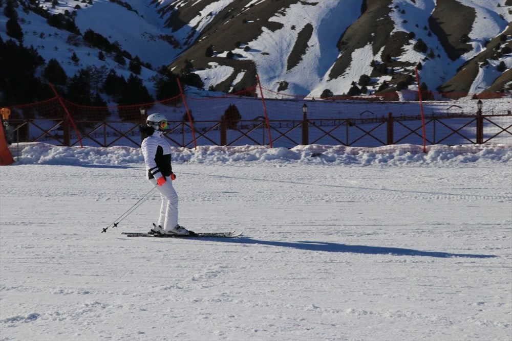 Dinlenmeden pisti tamamlanamayan kayak merkezi: Ergan - 21