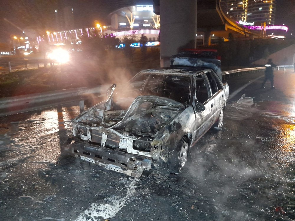 Faciaya kılpayı: 3'ü bebek 8 kişinin bulunduğu araç alev alev yandı - 3