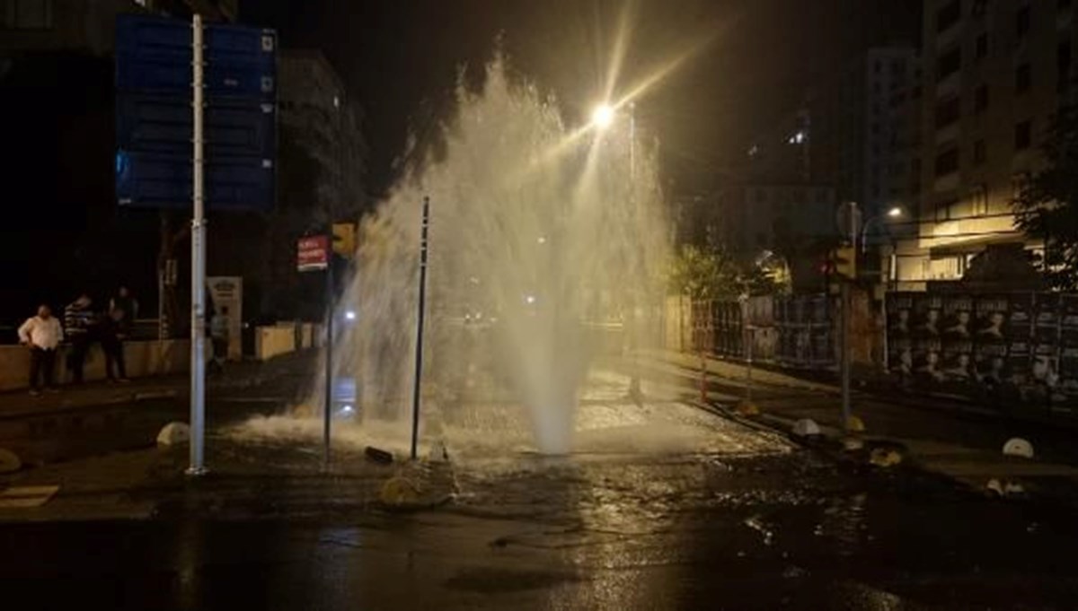 Kadıköy’de su borusu patladı: 5 saat boyunca akan su kesildi