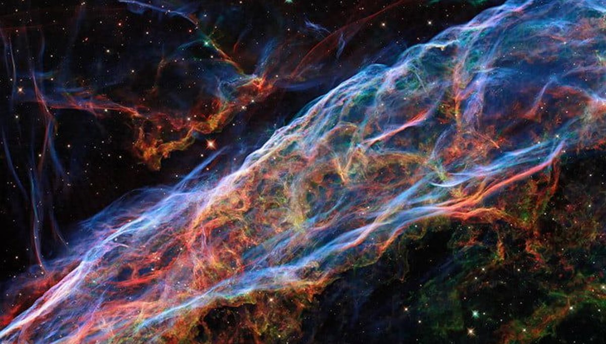 Hubble, Peçe Bulutsusu'nun fotoğrafını güncelledi: Veil Nebula