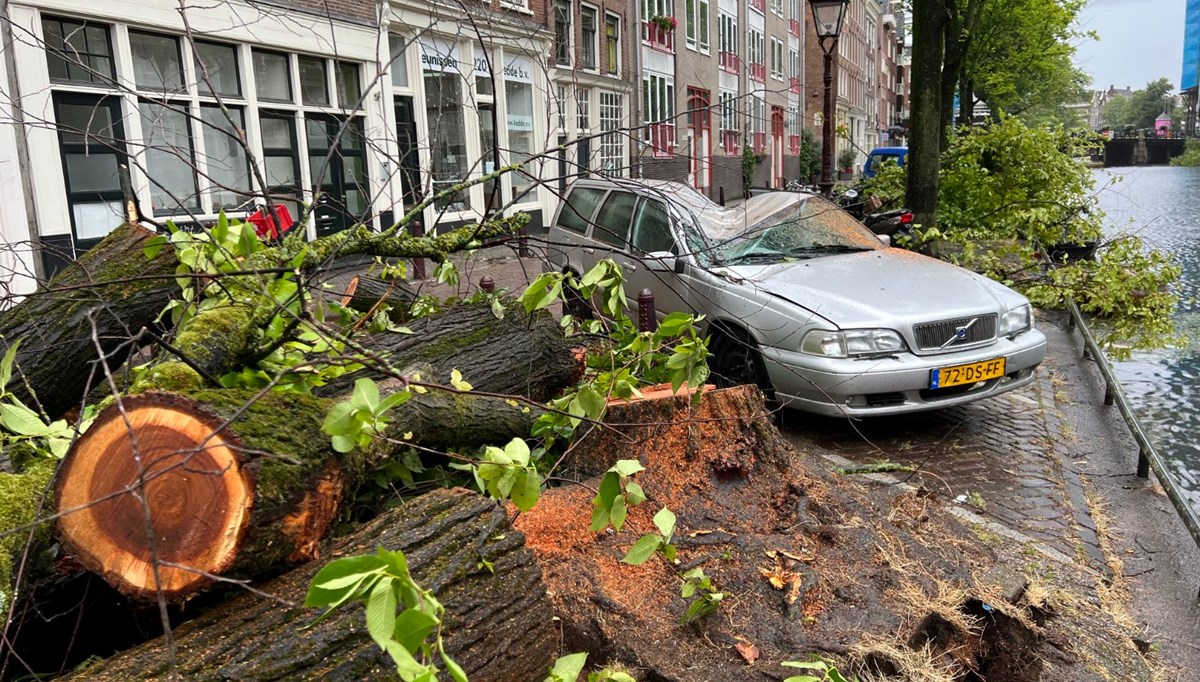 Hollanda'da kuvvetli fırtına: 1 ölü
