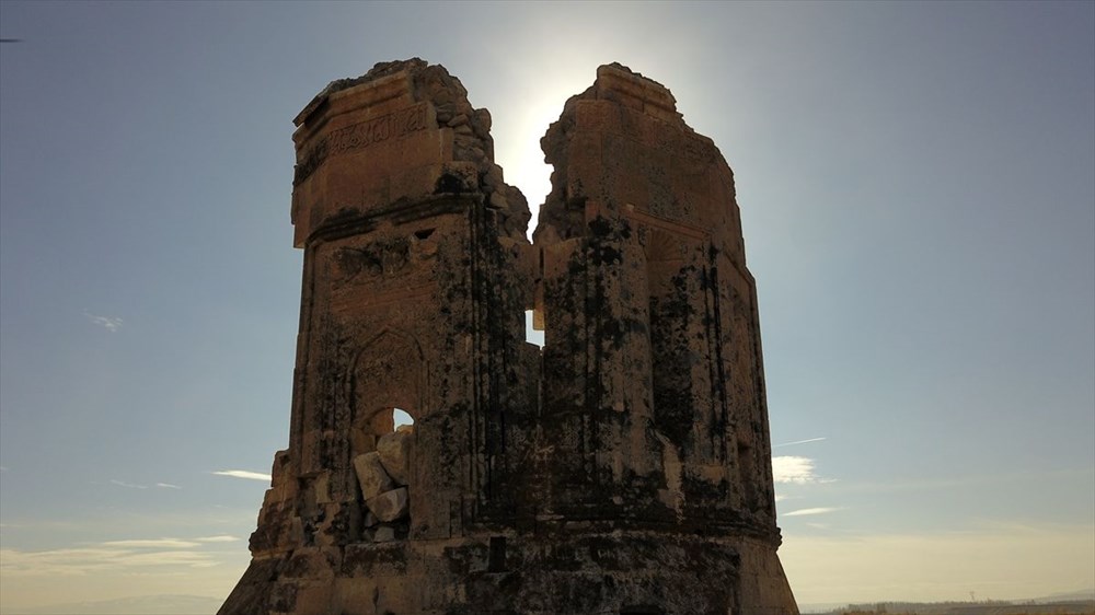 Depremde hasar gören 600 yıllık kümbet restore edilecek - 8