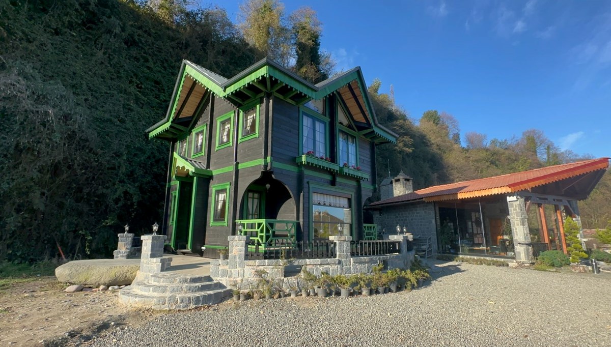 Rize'de 360 derece dönen ahşap ev yapıldı Rize'de 360 derece dönen ahşap ev yapıldı