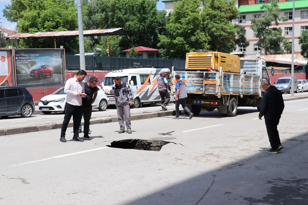 Erzurum'da şiddetli yağış yolu çökertti - 3