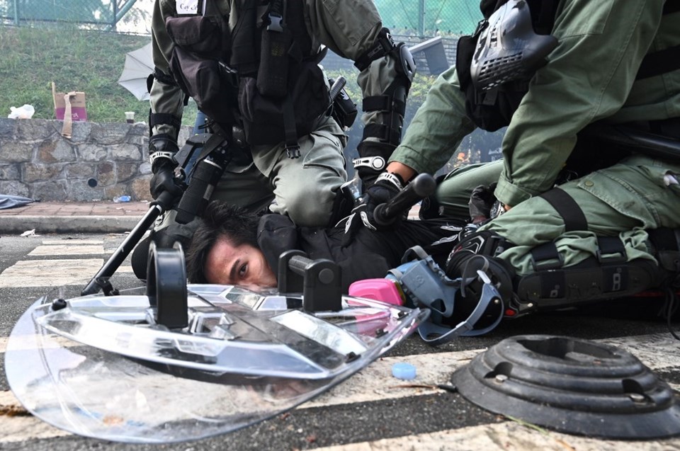 Hong Kong'da üniversite öğrencileri polisle çatıştı - 2
