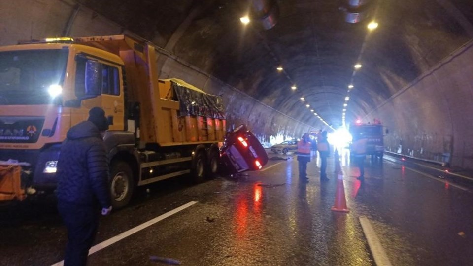 Bolu Dağı Tüneli'nde zincirleme kaza: 1 ölü - 3