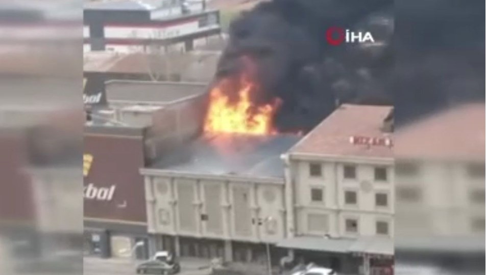 Ankara Mobilyacılar Sitesi'nde yangın: Müdahale sürüyor