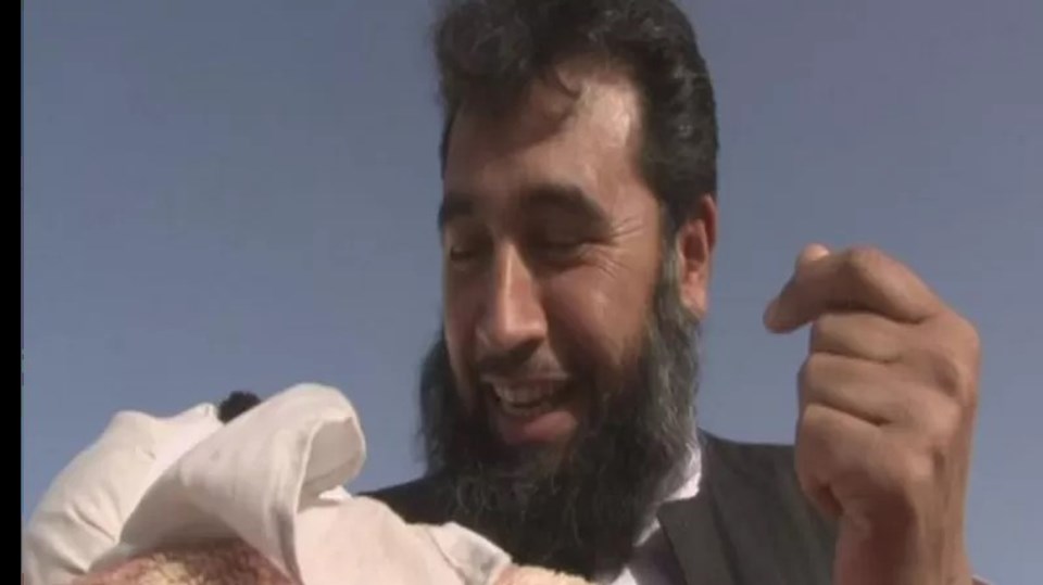 Pakistanlı doktor baba 60. çocuğunu kucağına aldı: 3 karısı var - 1