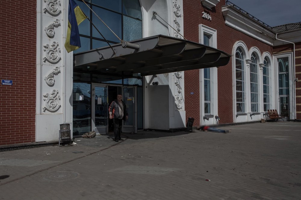 Rusya Ukrayna'da Kramatorsk tren garını vurdu: Olay yerinden fotoğraflar - 9