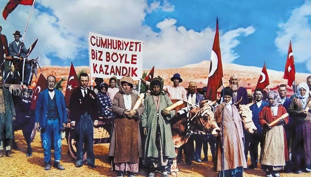 100 yıllık sembol fotoğraf sahnede canlandırıldı