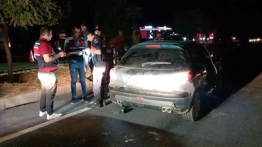 Babalarının taziyesi için geldikleri köyde otomobil çarptı: 3 ölü - 1