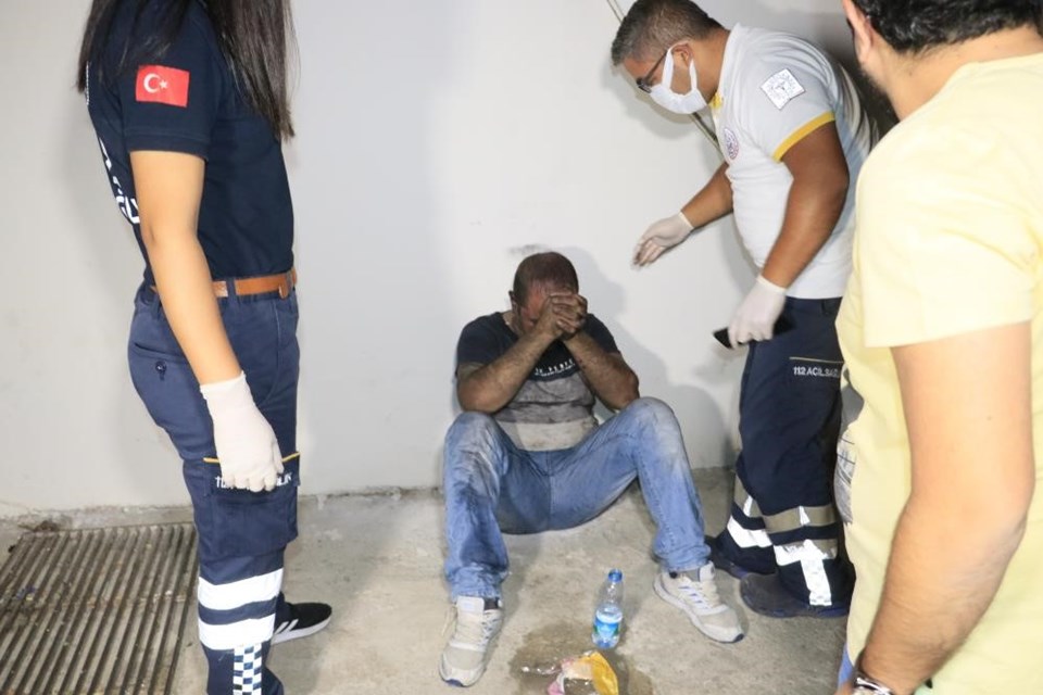 Adana’da yangın çıkan evde mahsur kalan kişi kurtarıldı - 2