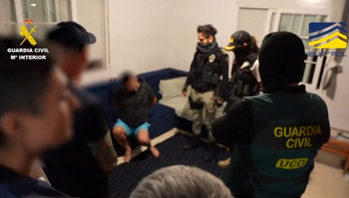 Uluslararası uyuşturucu karteli çökertildi: Kırmızı Bülten'le aranan örgüt lideri yakalandı Uluslararası uyuşturucu karteli çökertildi: Kırmızı Bülten'le aranan örgüt lideri yakalandı
