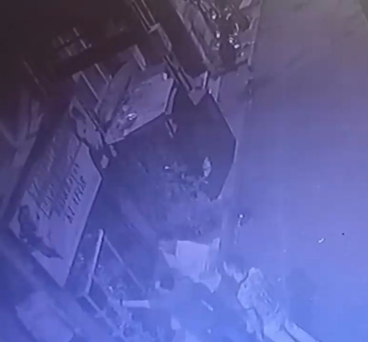 Kavga anı güvenlik kamerasıyla görüntülendi