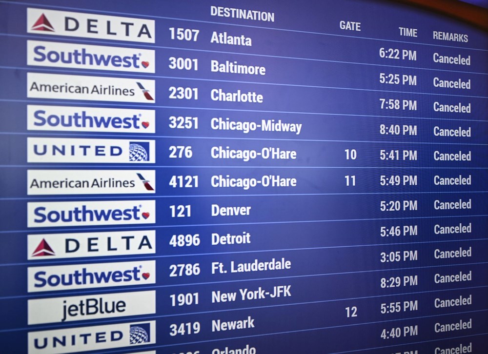 ABD'de hayat durdu: Kar fırtınası hava ve kara trafiğini felç etti - 2