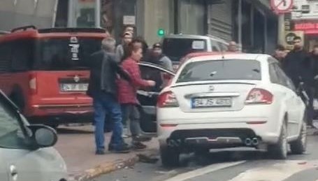 Eşinin kredi çektirip modifiye yaptıran kocaya kötü sürpriz: Çekiçle arabayı pert etti