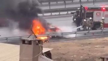 Sivas'ta park halindeki araçta yangın