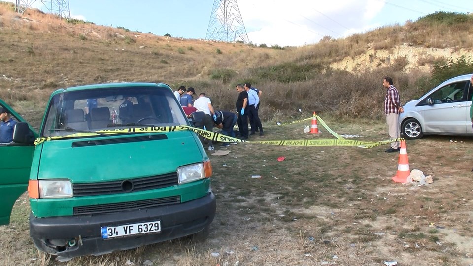İstanbul Başakşehir'de boş arazide ceset bulundu - 1