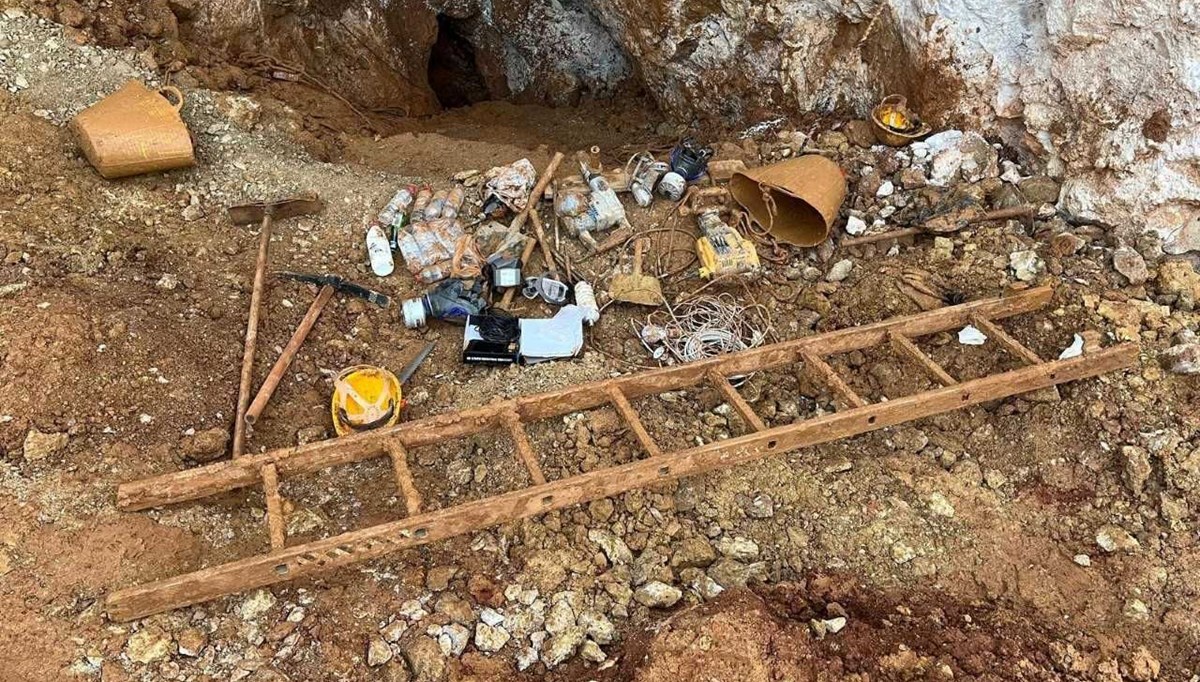 Aydın'da kaçak kazıya suçüstü: 10 gözaltı Aydın'da kaçak kazıya suçüstü: 10 gözaltı