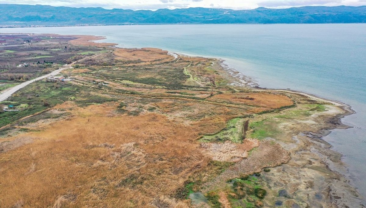 İznik Gölü'nde su çekilmesi devam ediyor: 50 metreyi aştı