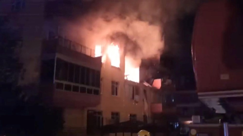 Konya'da dört katlı binada doğalgaz patlaması: 12 yaralı - 2
