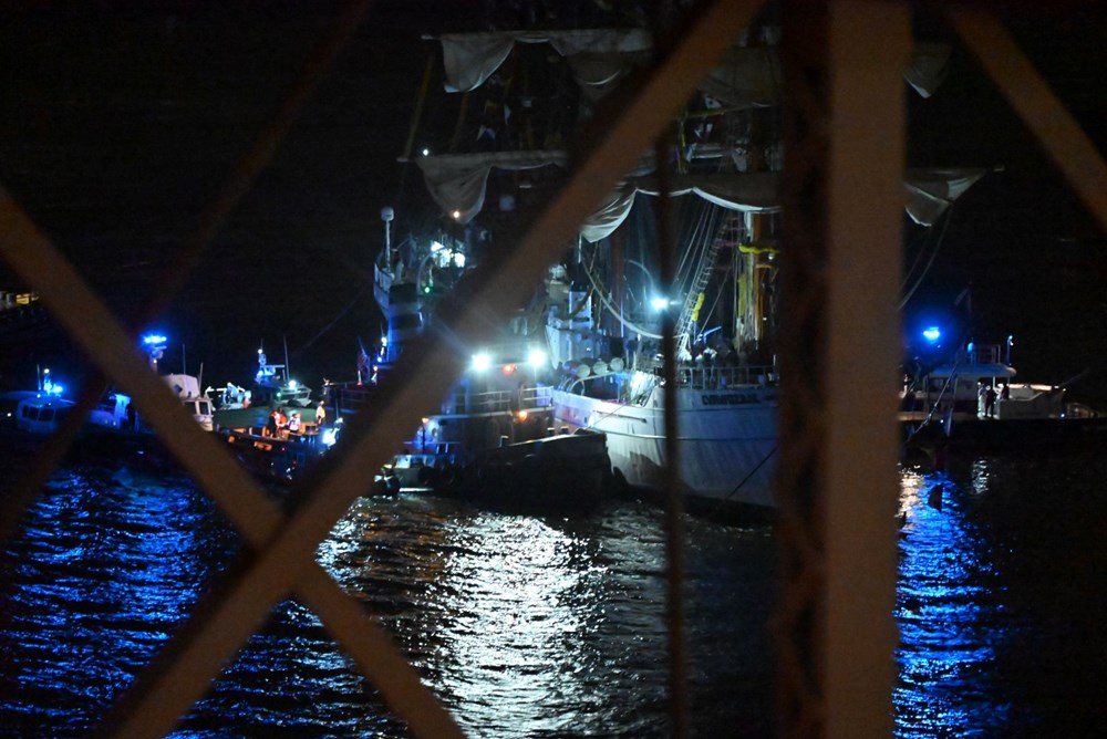 Meksika donanmasına ait eğitim gemisi Brooklyn Köprüsü'ne çarptı: 2 ölü, 20 yaralı - 4