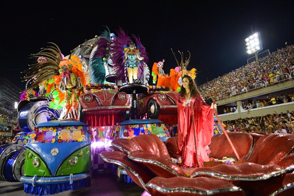 Carnival сцены. Рио де Жанейро развлечения. Бразильский карнавал сцена. Рио де Жанейро аттракционы. Карнавальные машины в Бразилии.