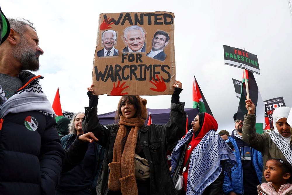 İngiltere'de Filistin ile dayanışma yürüyüşü: Binlerce kişi savaşın sona ermesi çağrısı yaptı - 3