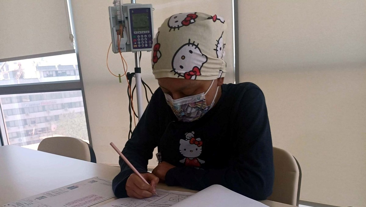 Lösemi tedavisi gören Hatice, LGS'ye hastanede girdi Lösemi tedavisi gören Hatice, LGS'ye hastanede girdi