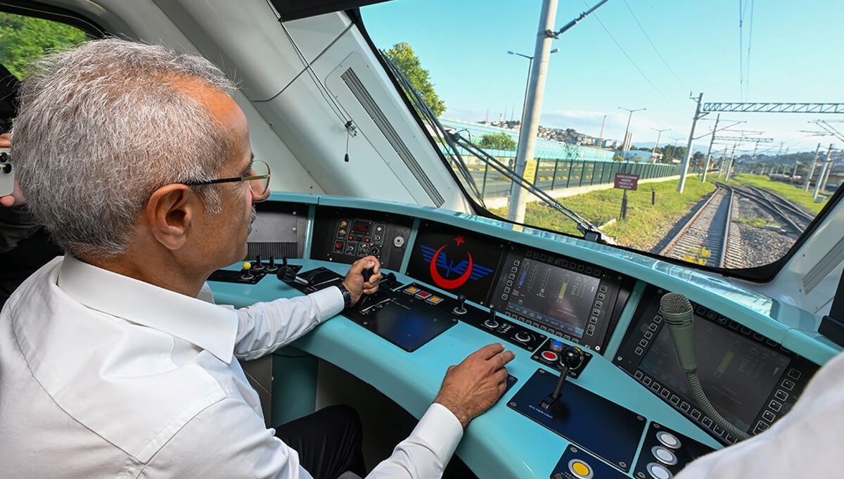 Bakan Uraloğlu: 2 yıl içerisinde yerli ve milli tren seti sayımız 25'e ulaşacak Bakan Uraloğlu: 2 yıl içerisinde yerli ve milli tren seti sayımız 25'e ulaşacak