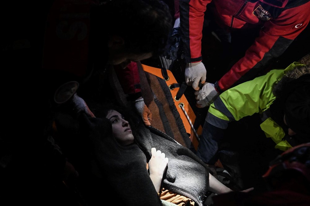 Enkaz altındakiler için zamana karşı yarış - 74