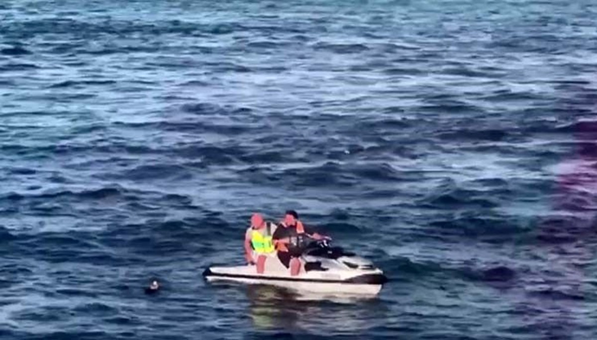 Eminönü’nde jet skili martı operasyonu Eminönü’nde jet skili martı operasyonu