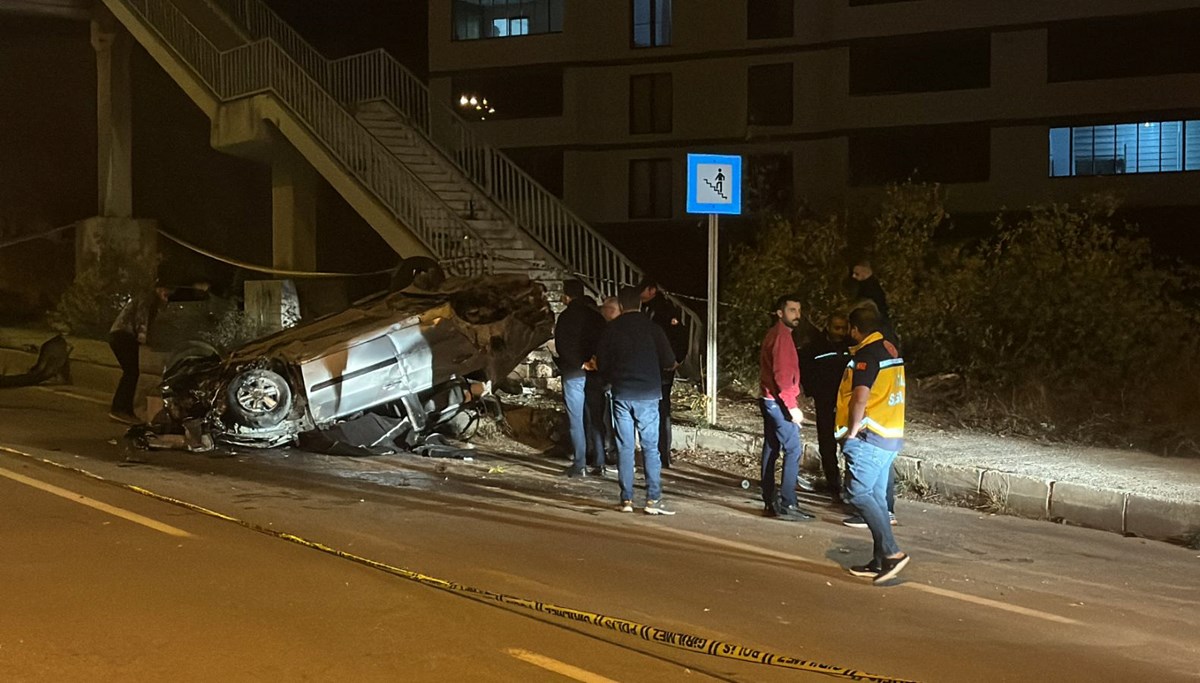 Bayburt'ta kaza: Devrilen otomobilin sürücüsü hayatını kaybetti Bayburt'ta kaza: Devrilen otomobilin sürücüsü hayatını kaybetti