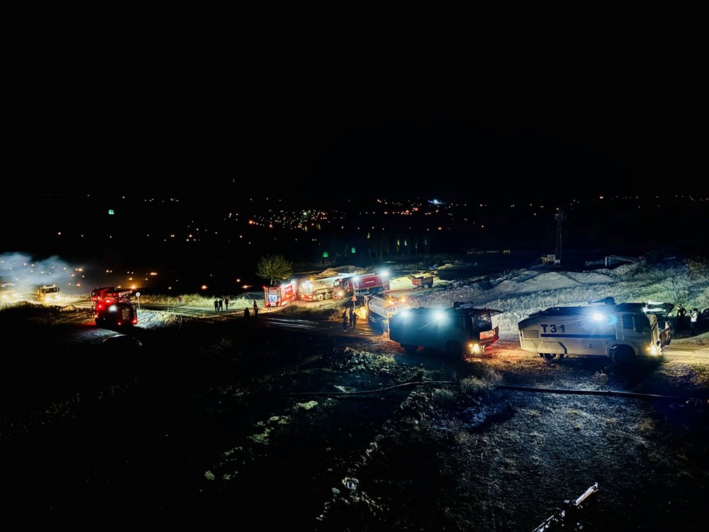 Diyarbakır-Mardin sınırındaki yangının itfaiye raporu: Yangın elektrik tellerinden çıkmış - 1