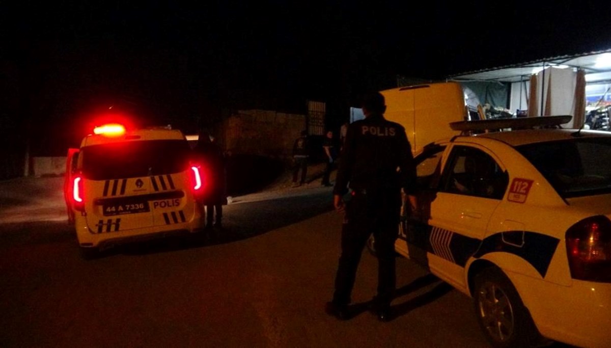 Malatya’da iş yerine silahlı saldırı: 1 kişi yaralandı Malatya’da iş yerine silahlı saldırı: 1 kişi yaralandı