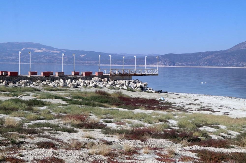 Burdur Gölü'nde korkutan görüntü! Göl iskeleden 18 metre uzaklaştı! - 3