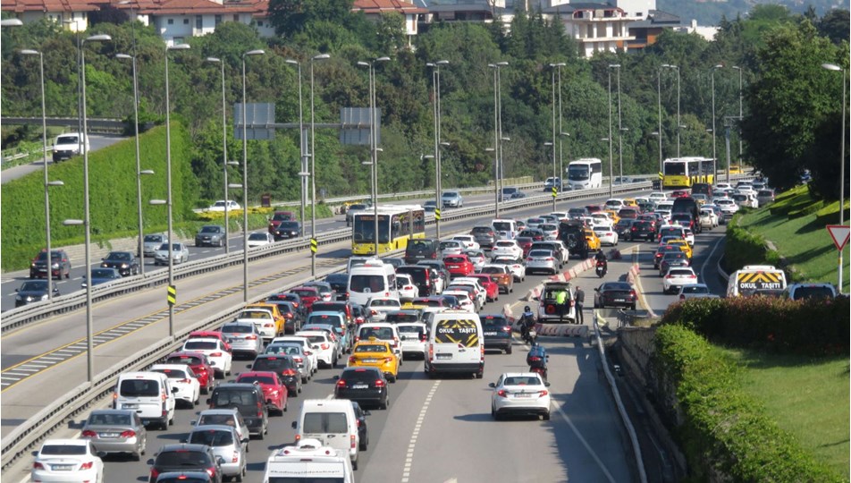 İstanbul'da kısıtlama öncesinde trafik yoğunluğu arttı